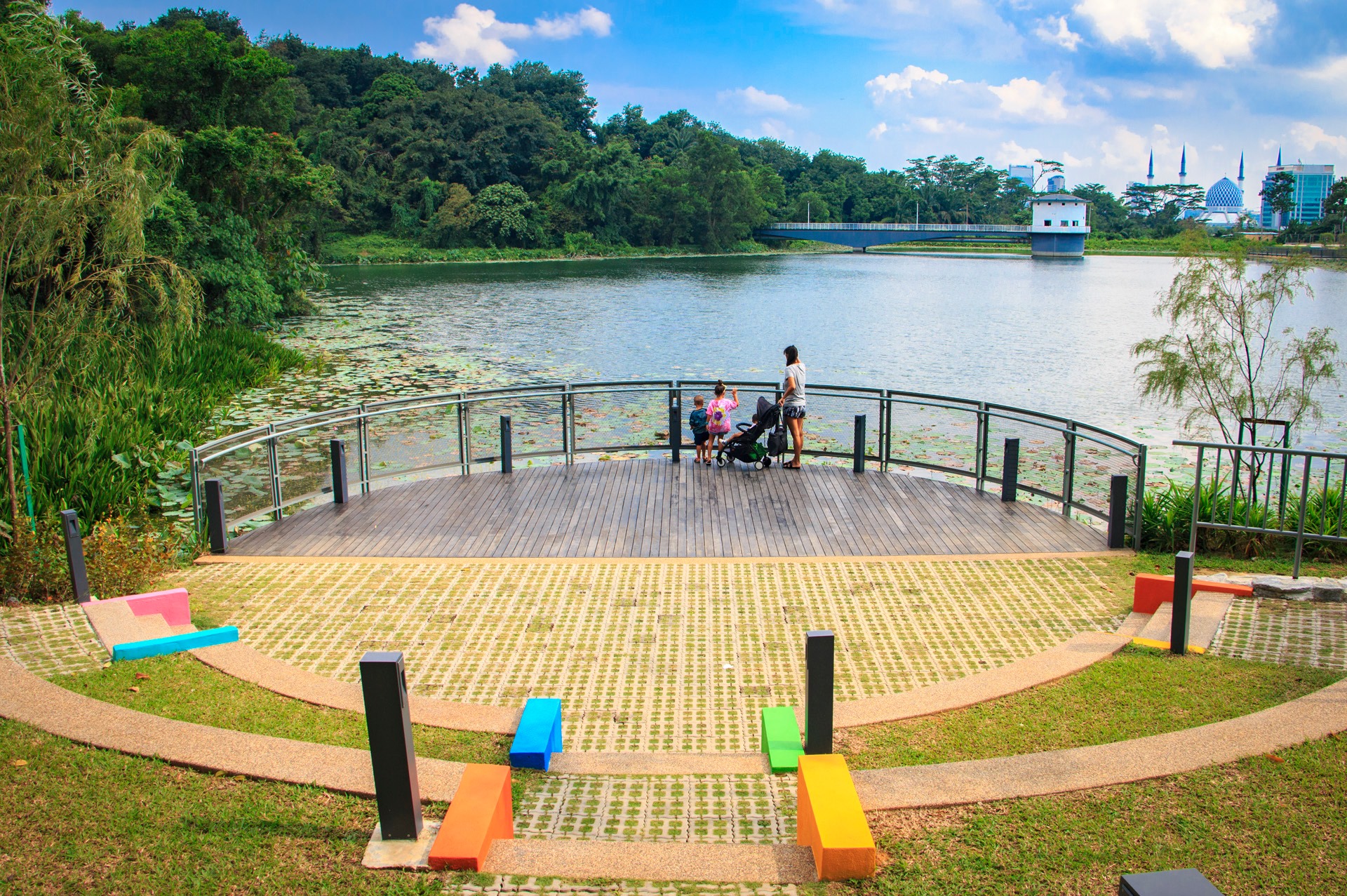 LIVE – WORK – TRAVEL